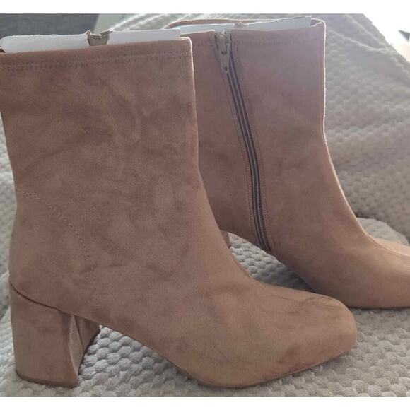 A NEW DAY size 9 Boots - Picture 6 of 7